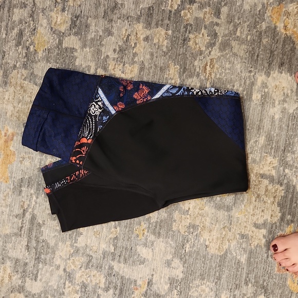 Athleta leggings size medium - Picture 5 of 7